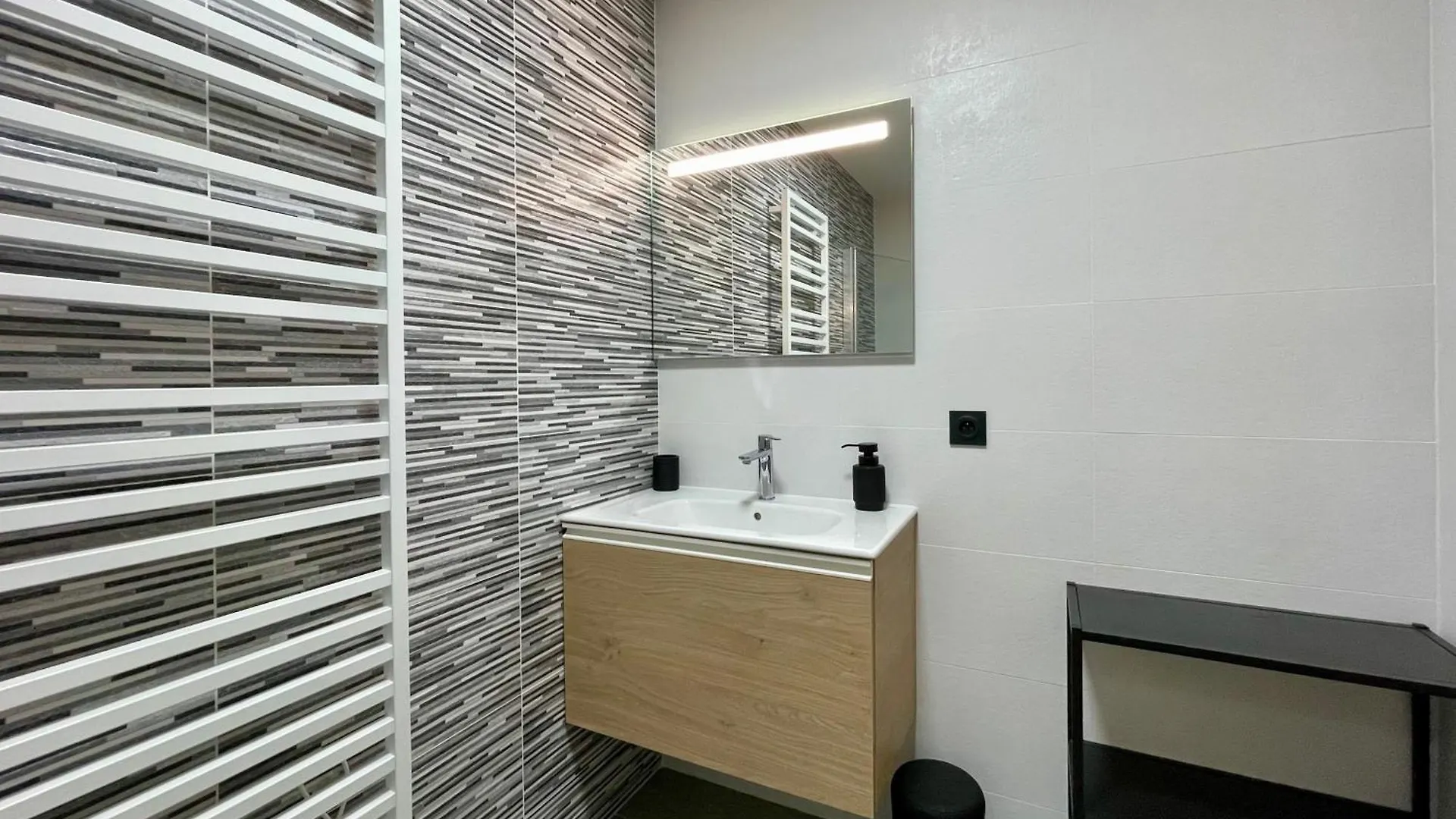 Homency - Residence Fermes De L'Alpe D102 Alpe d'Huez 0*,  France